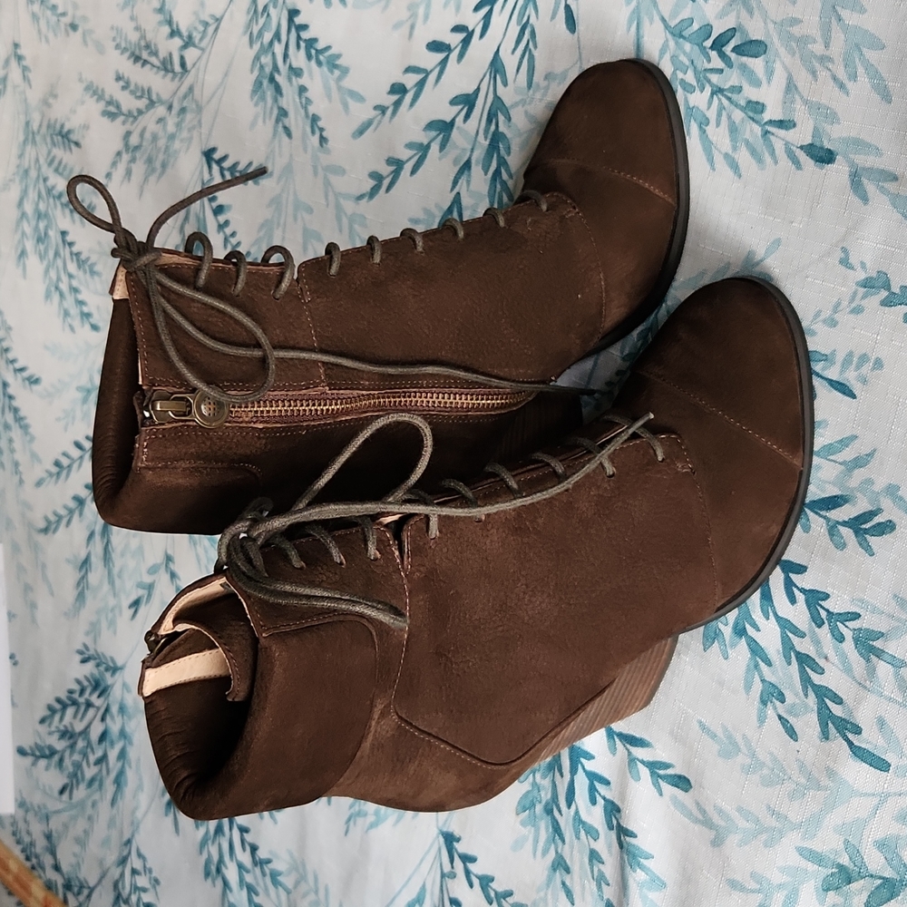Max Studio boots